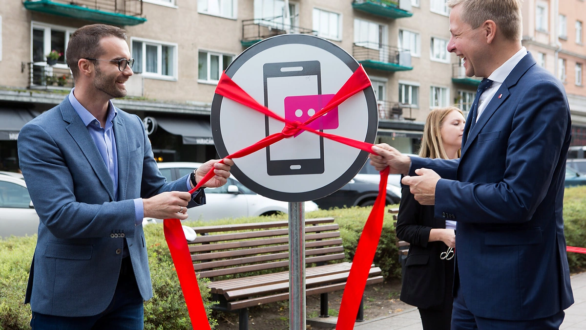 Dvipusio eismo tako, skirto mobiliems, atidarymo akimirka