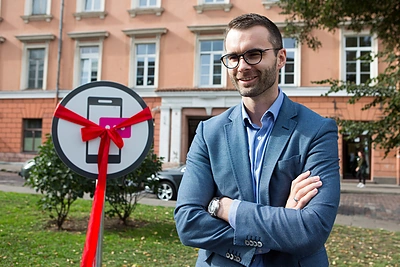 Dvipusio eismo tako, skirto mobiliems, atidarymo akimirka