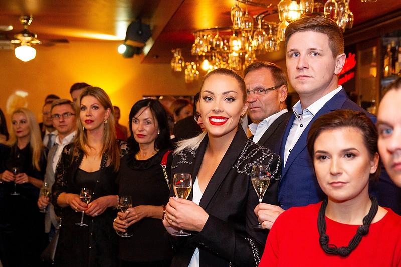 Antradienio vakarą gurmanai rinkosi į 6-ąjį austrių gliaudymo čempionatą