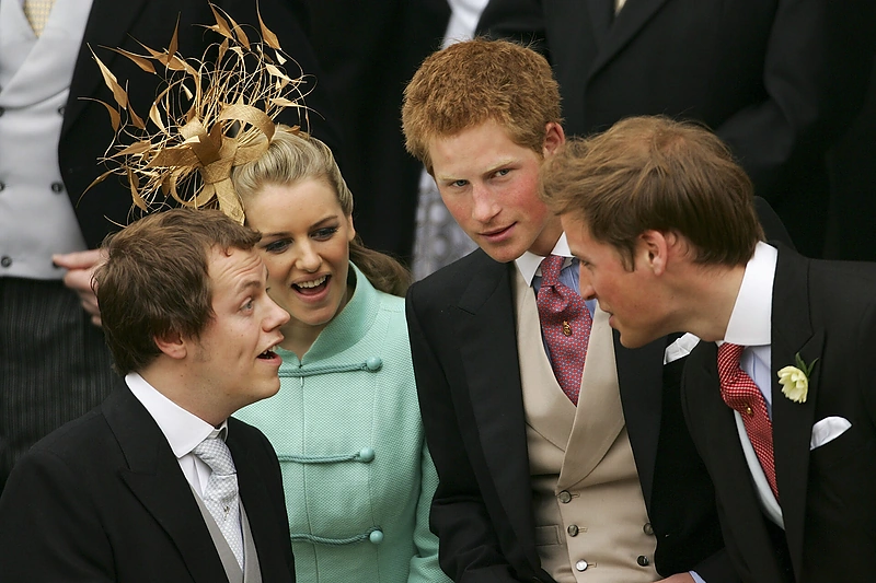 Kornvalio hercogienė Camilla ir jos vaikai Tomas Parkeris Bowlesas bei Laura Lopes