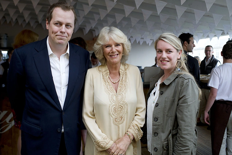 Kornvalio hercogienė Camilla ir jos vaikai Tomas Parkeris Bowlesas bei Laura Lopes