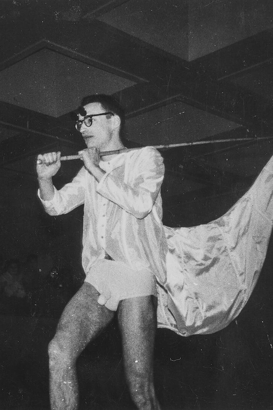 S. Straukaitės kolekcija, 1992 m. Drabužius demonstruoja J. Statkevičius, R. Piekautaitė, M. Jacovskis