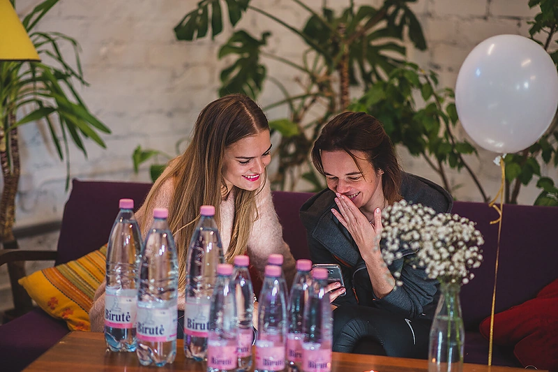 Netradicinis naujos Due. tamprių kolekcijos pristatymas