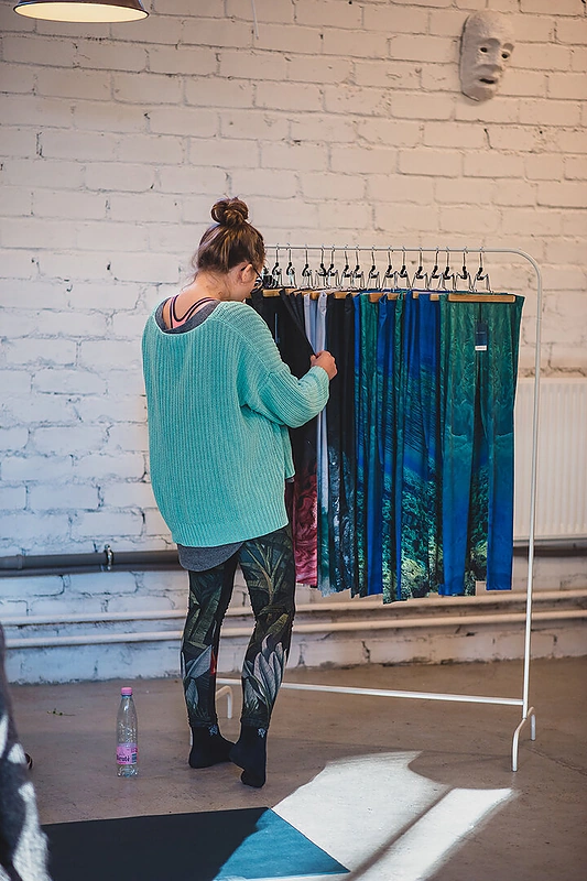 Netradicinis naujos Due. tamprių kolekcijos pristatymas