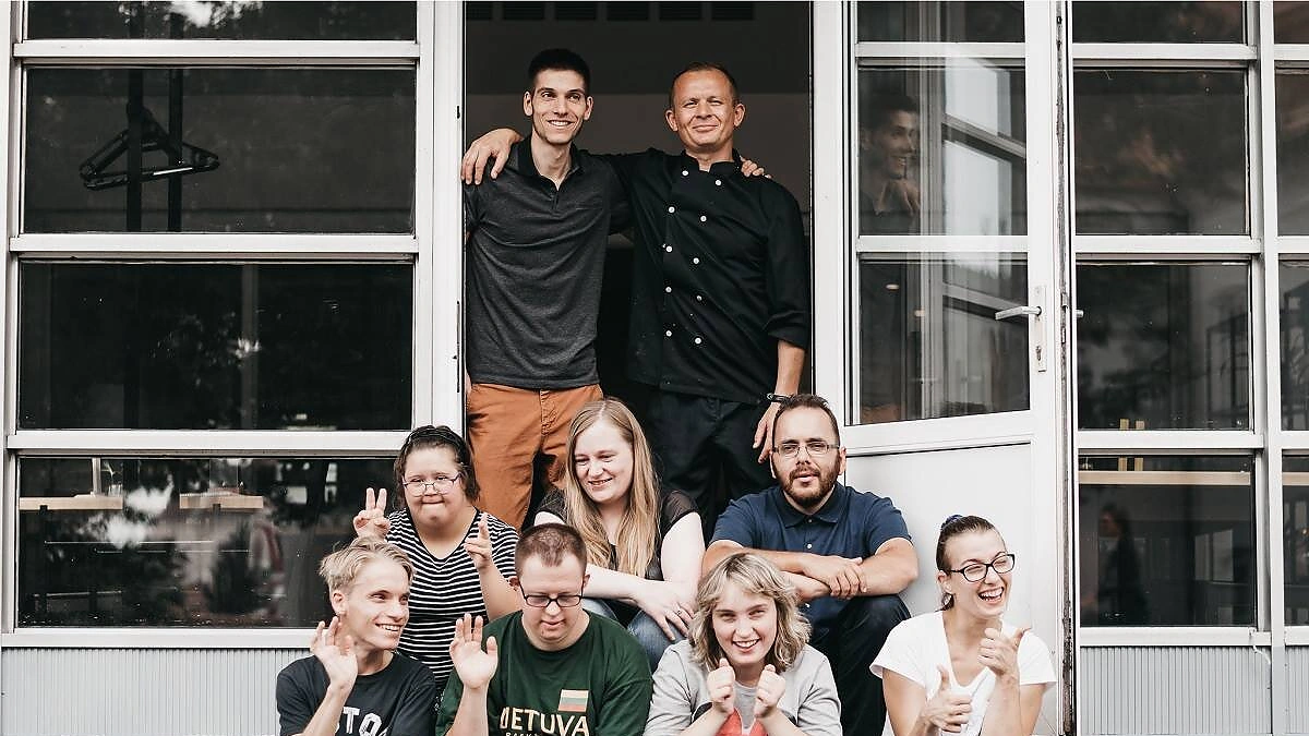 Kavinės „Pirmas blynas“ komanda