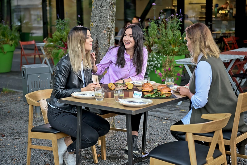 „Queens of roses“ laidoje „Virtuvės istorijos“