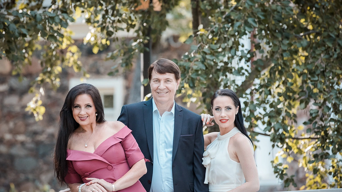 Liveta ir Petras Kazlauskai su dukra Ingrida