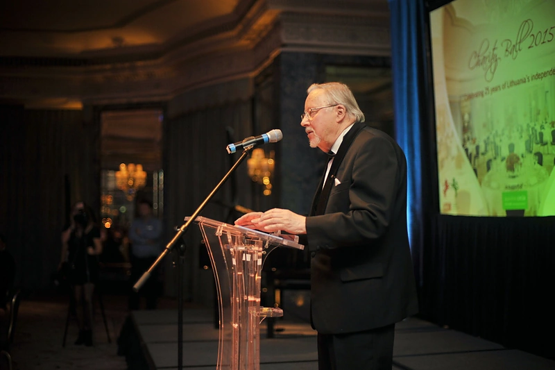 Londone suburti svečiai vėl aukos Lietuvos vaikams