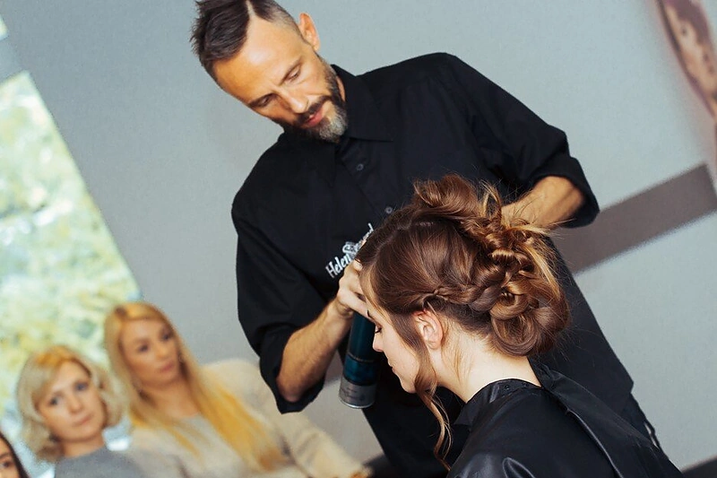 Seralio „Rimti reikalai“ aktorė Austėja Lukaitė tapo šukuosenų modeliu