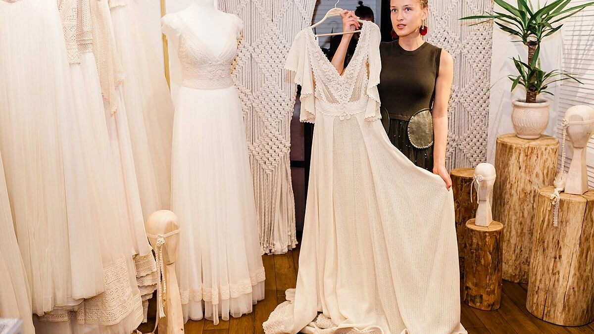 Vestuvinių suknelių pristatymo akimirka