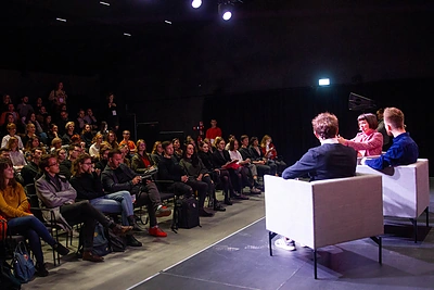 MO muziejus: ar gali menininkas neturėti „Instagram“ paskyros?