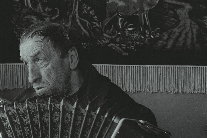 Kadras iš A. Stonio filmo „Neregių žemė“