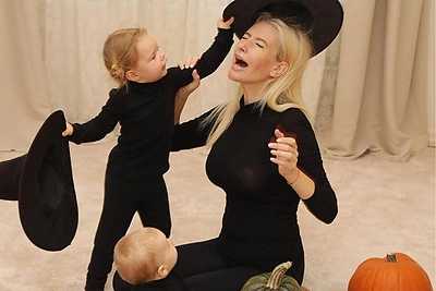 Erika Purauskytė su dukromis švenčia Heloviną