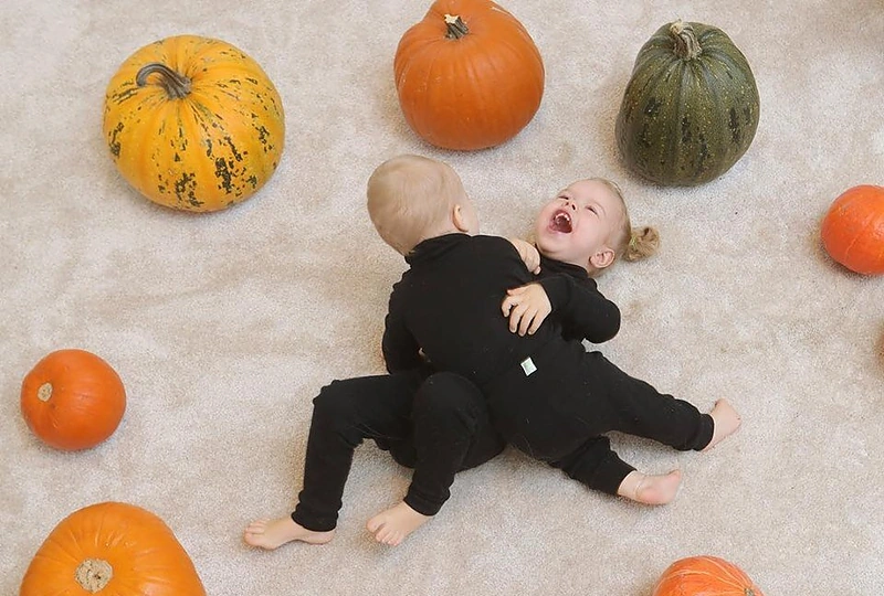 Erika Purauskytė su dukromis švenčia Heloviną