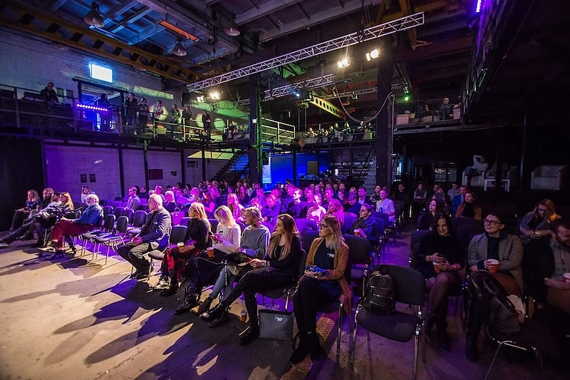 „What's Next?“ akimirkos