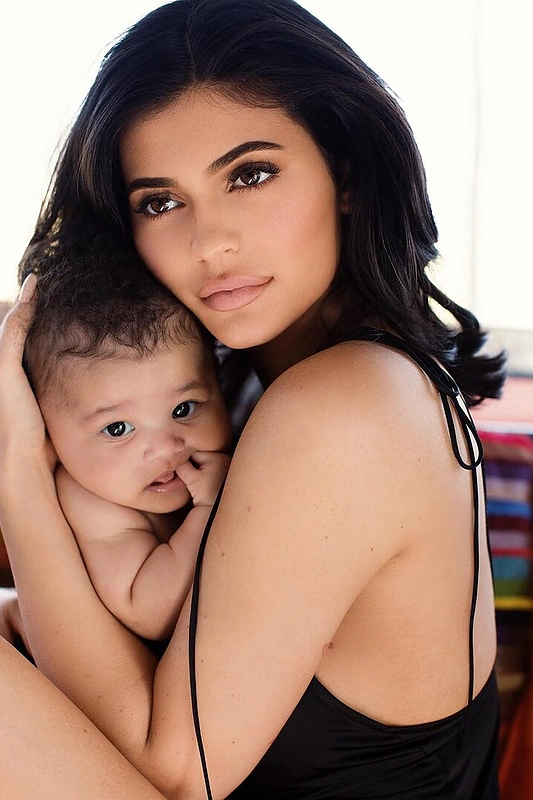 Kylie Jenner su dukra Stormi