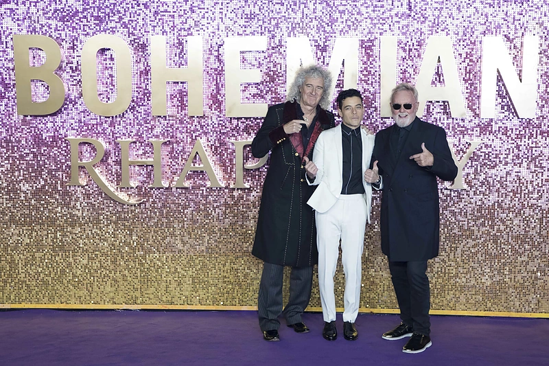 Rami Malekas su grupės „Queen“ nariais