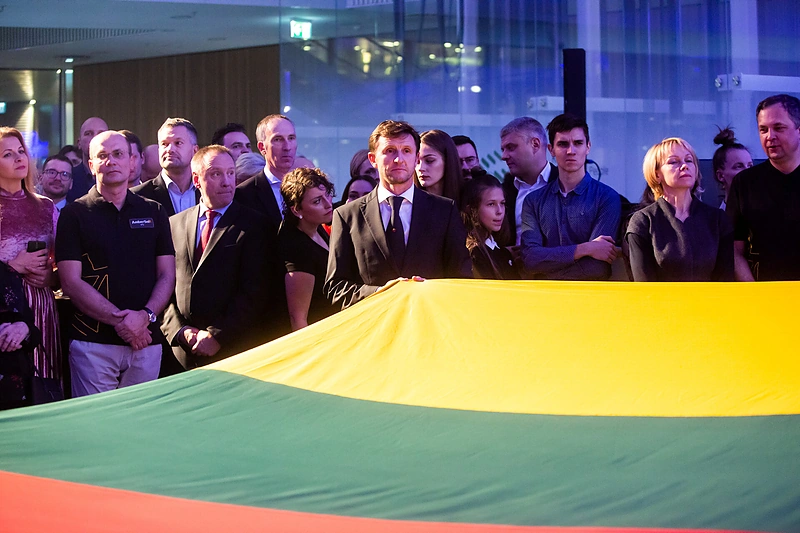 VO65 jachtos AMBERSAIL-II pristatymo akimirka