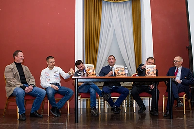 Valdas Valiukevičius pristatė knygą „Dakaro kariai“