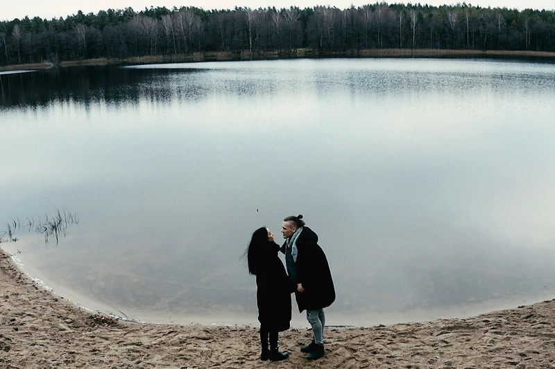 Akimirkos iš naujausio Iglės Bernotaitytės ir Tado Juodsnukio vaizdo klipo