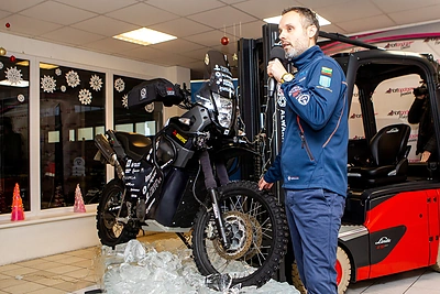 Karolis Mieliauskas leidžiasi į kelionę motociklu nuo Jakutsko iki Oimiakono/ Pauliaus Peleckio nuotr.