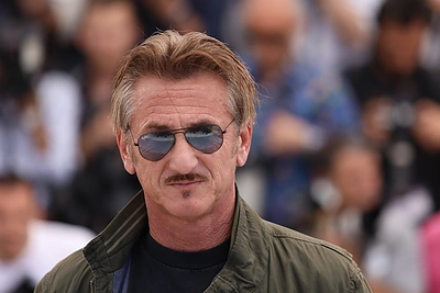 JAV aktorius Seanas Pennas Ukrainoje kuria filmą apie Rusijos invaziją