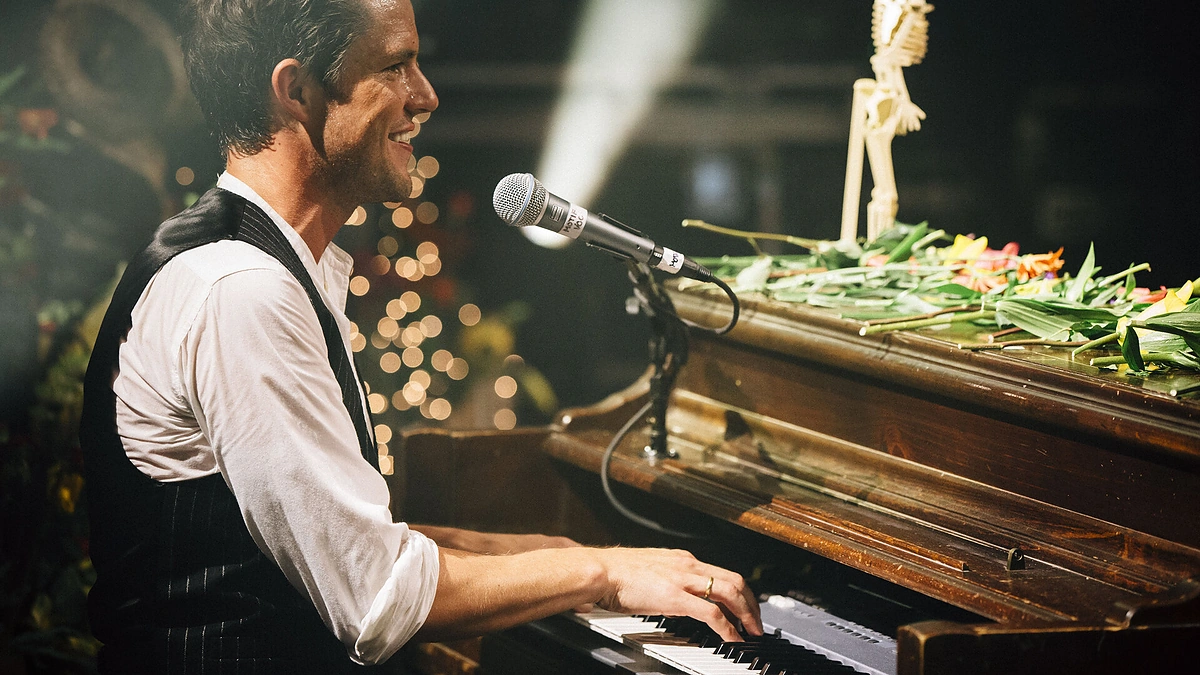 Brandonas Flowersas iš grupės „The Killers“