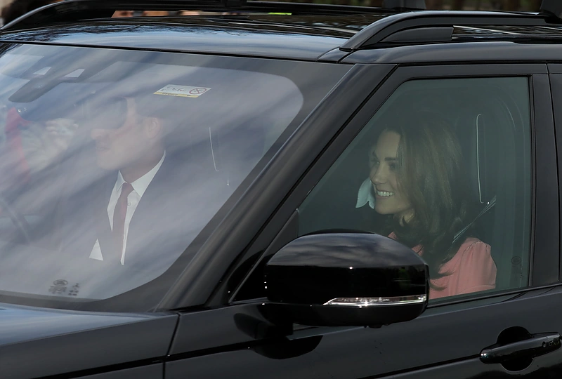 Karališkoji šeima vyksta kalėdinių pietų/Vida Press nuotr.