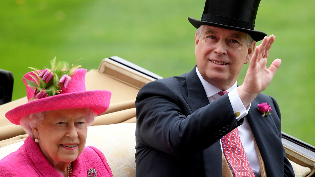 Karalienė Elizabeth II ir princas Andrew / „Scanpix“ nuotr.
