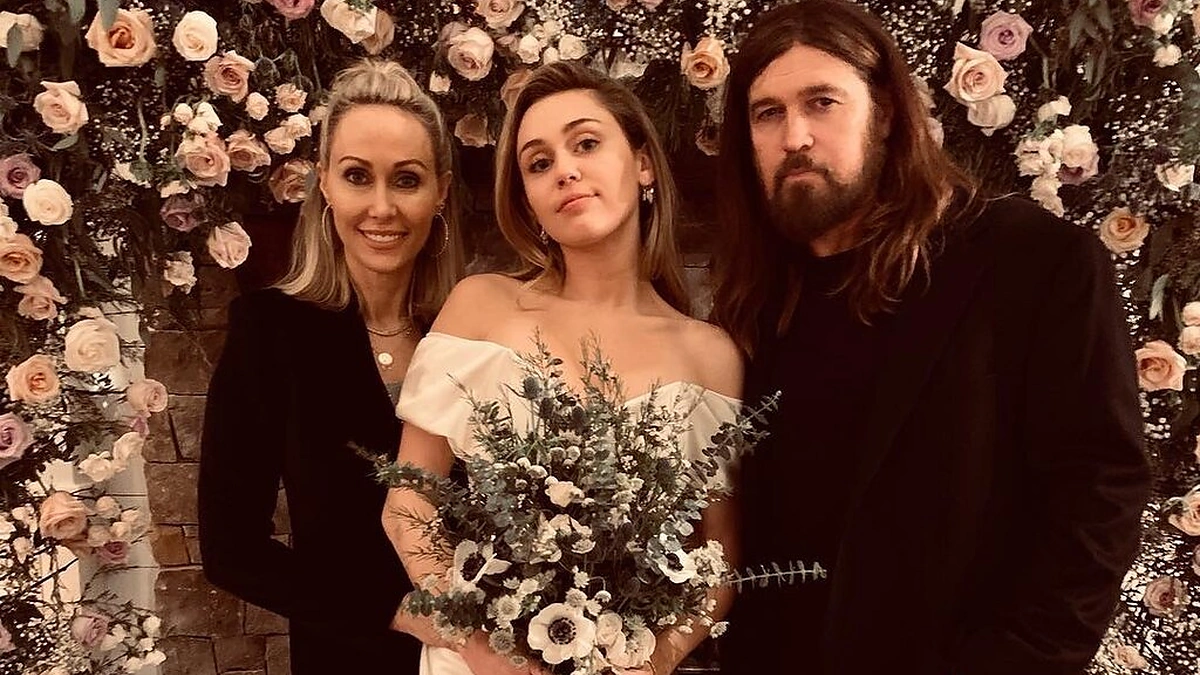 Miley Cyrus su tėvais / Socialinių tinklų nuotr.