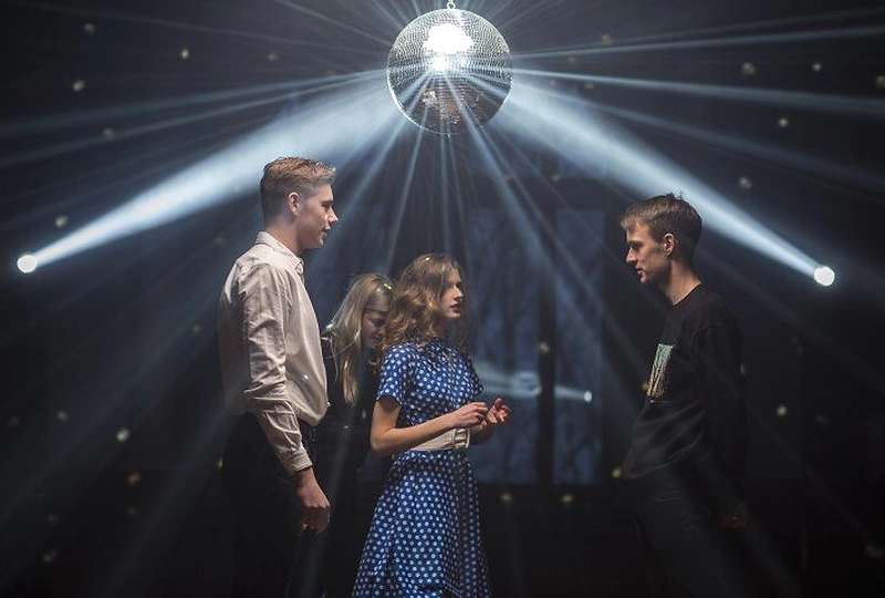 Kadras iš Vaido Baumilos muzikinio klipo „Būk kantri“