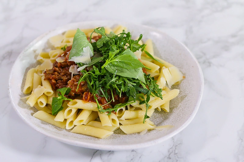 Alfo Ivanausko makaronai su baklažanų ir mėsos padažu/Organizatorių nuotr.