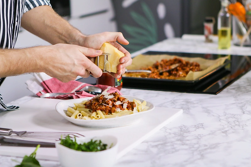 Alfo Ivanausko makaronai su baklažanų ir mėsos padažu/Organizatorių nuotr.