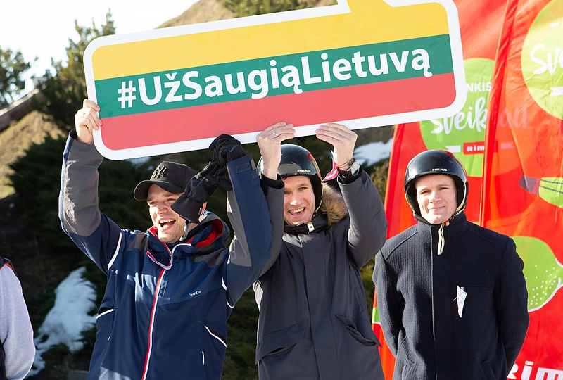 Žiemą vaikai tradiciškai palydi ant slidžių / G. Skaraitienės nuotr.