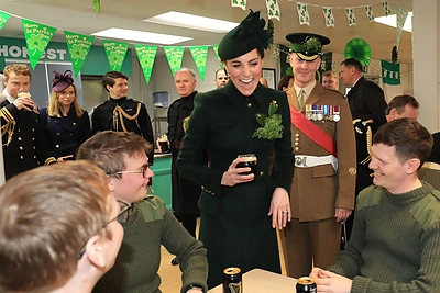 Kate Middleton su princu Williamu švenčia Šv. Patriko dieną / „Scanpix“ nuotr.