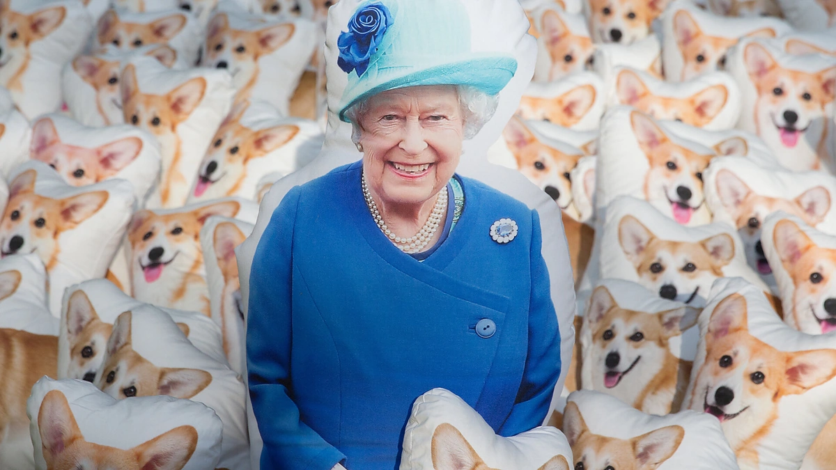 Karalienė Elizabeth II ir jos korgiai