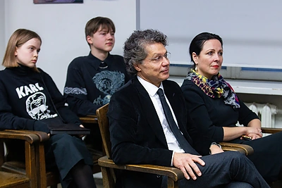 Tapytojui Vilmantui Marcinkevičiui ir menotyrininkei Julijai Dailidėnaitei įteikta LMKA premija / P. Peleckio nuotr.