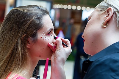 Naujausių makiažo ir grožio SS19 tendencijų pristatymas PLC „Panorama“