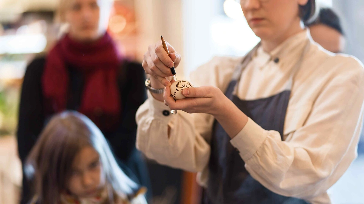 Margučių marginimo dirbtuvės turguje / D. Butėnaitės nuotr.