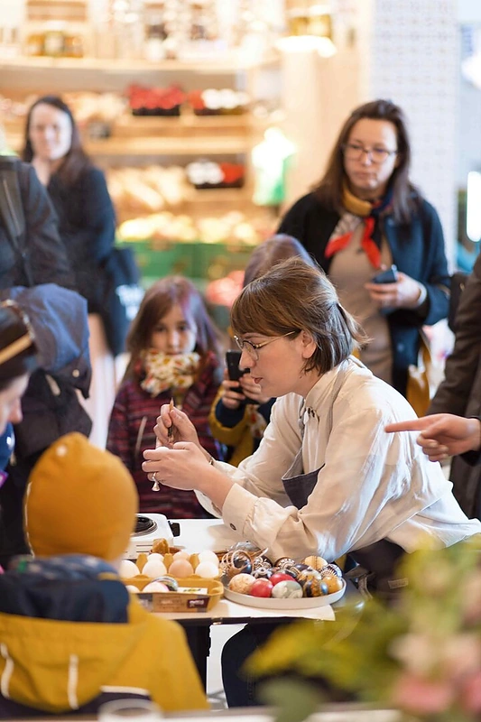 Margučių marginimo dirbtuvės turguje / D. Butėnaitės nuotr.