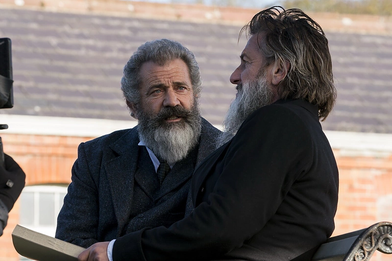 Kadras iš filmo „Profesorius ir pamišėlis“