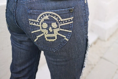 „Vintage denim lab“ įkūrėja Simona Koncytė pataria, kaip prikelti džinsą antram gyvenimui/Evelinos Valatavičiūtės nuotr.