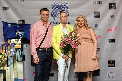 Karolis Murauskas pristato vardines šilko pagalves/Loretos Kondratės nuotr.