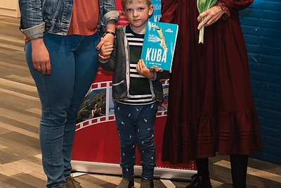 Rankinių kūrėjos Rasos Rožinskienės kelionių apybraižų knygos „Žalio turisto užrašai. Kuba. Kelionė per save“ pristatymas/Organizatorių nuotr.