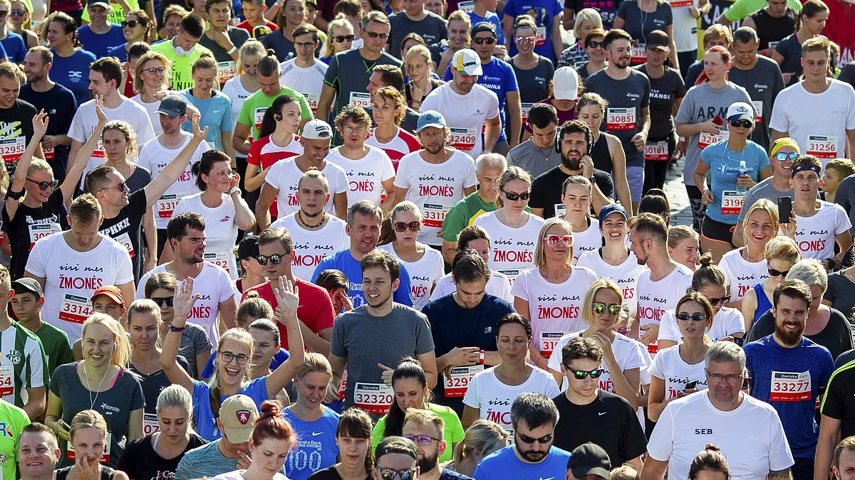 Žurnalo „Žmonės“ komanda „Danske Bank Vilniaus maratone“/Irmanto Gelūno/„Žmonės Foto“ nuotr.