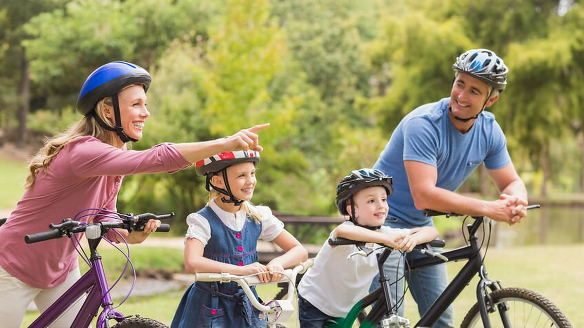 Šeimos pasivažinėjimas su dviračiais