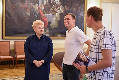 Broliai Gataveckai nupiešė Dalios Grybauskaitės portretą / R. Dačkaus nuotr.