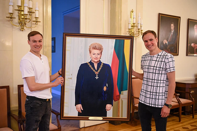 Broliai Gataveckai nupiešė Dalios Grybauskaitės portretą / R. Dačkaus nuotr.