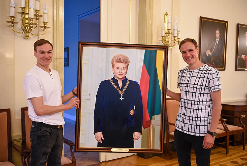 Broliai Gataveckai nupiešė Dalios Grybauskaitės portretą / R. Dačkaus nuotr.