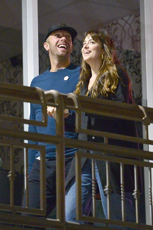 Chrisas Martinas ir Dakota Johnson / Vida Press nuotr.